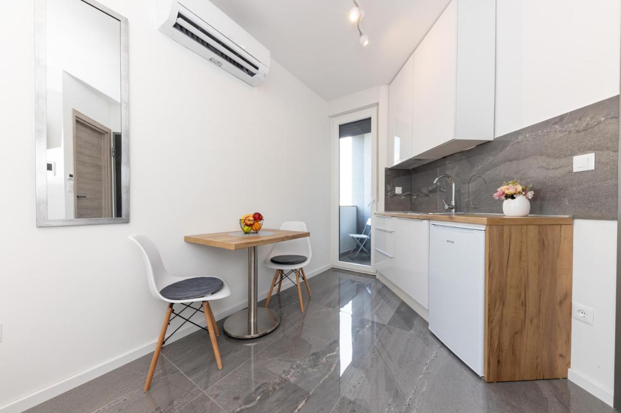 New Studio For 2, Free Private Garage Spot, Wi-Fi, 200 M From Mall Of 斯普利特 外观 照片