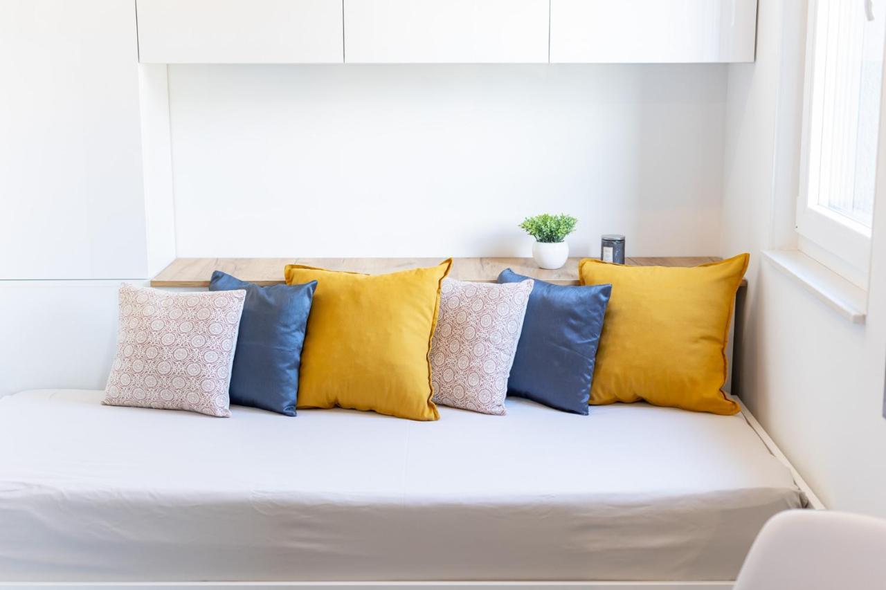 New Studio For 2, Free Private Garage Spot, Wi-Fi, 200 M From Mall Of 斯普利特 外观 照片