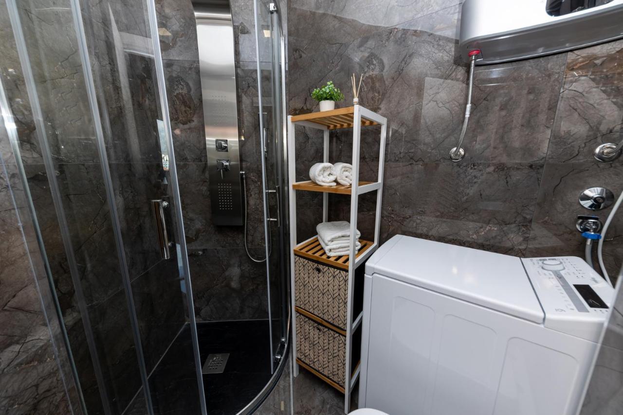 New Studio For 2, Free Private Garage Spot, Wi-Fi, 200 M From Mall Of 斯普利特 外观 照片