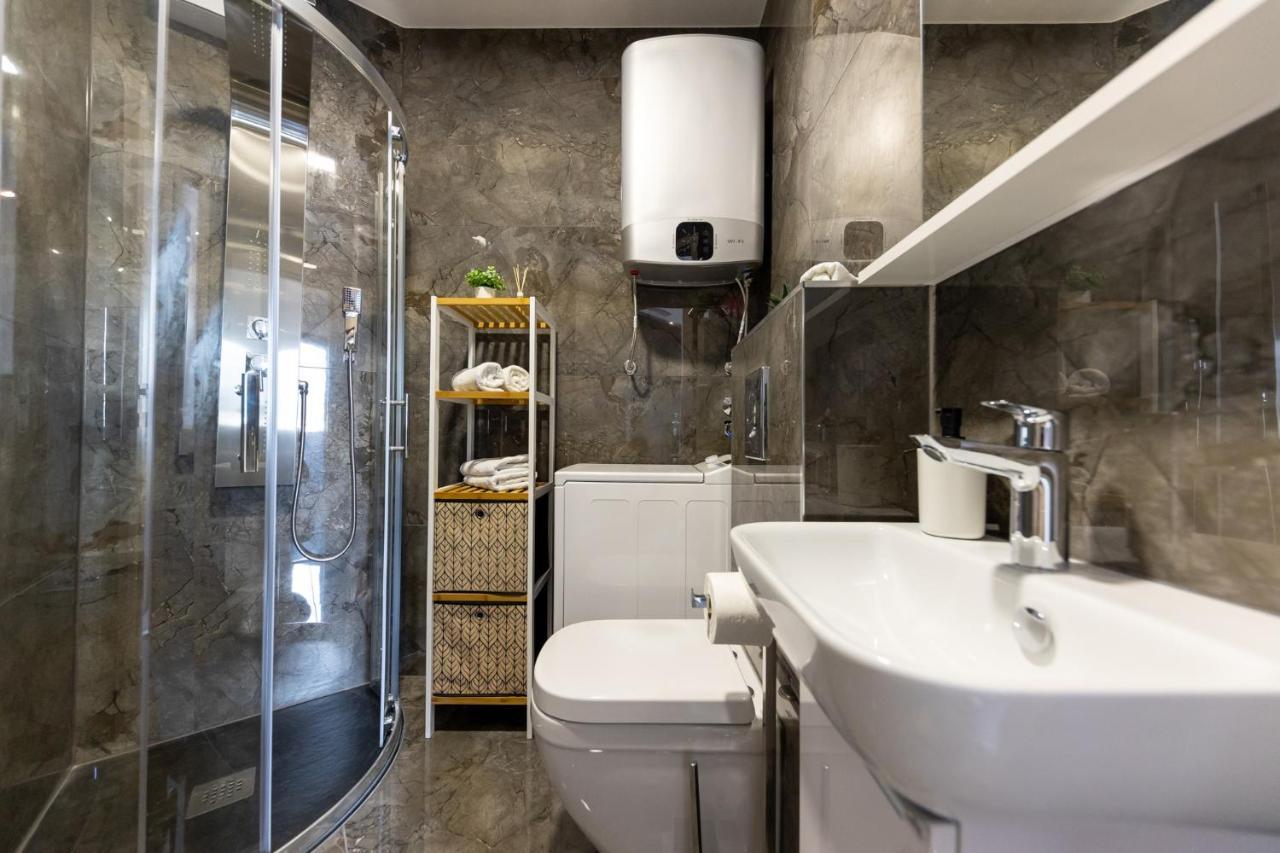 New Studio For 2, Free Private Garage Spot, Wi-Fi, 200 M From Mall Of 斯普利特 外观 照片