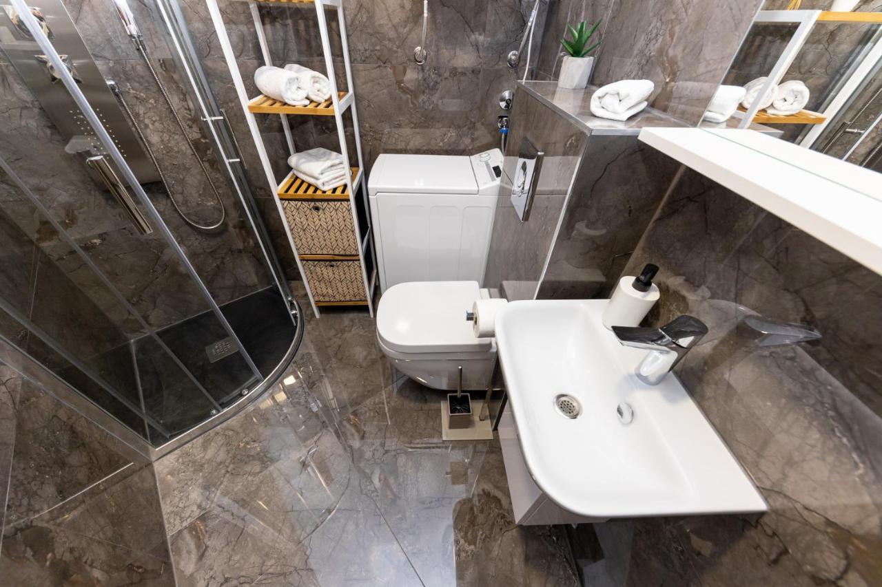 New Studio For 2, Free Private Garage Spot, Wi-Fi, 200 M From Mall Of 斯普利特 外观 照片