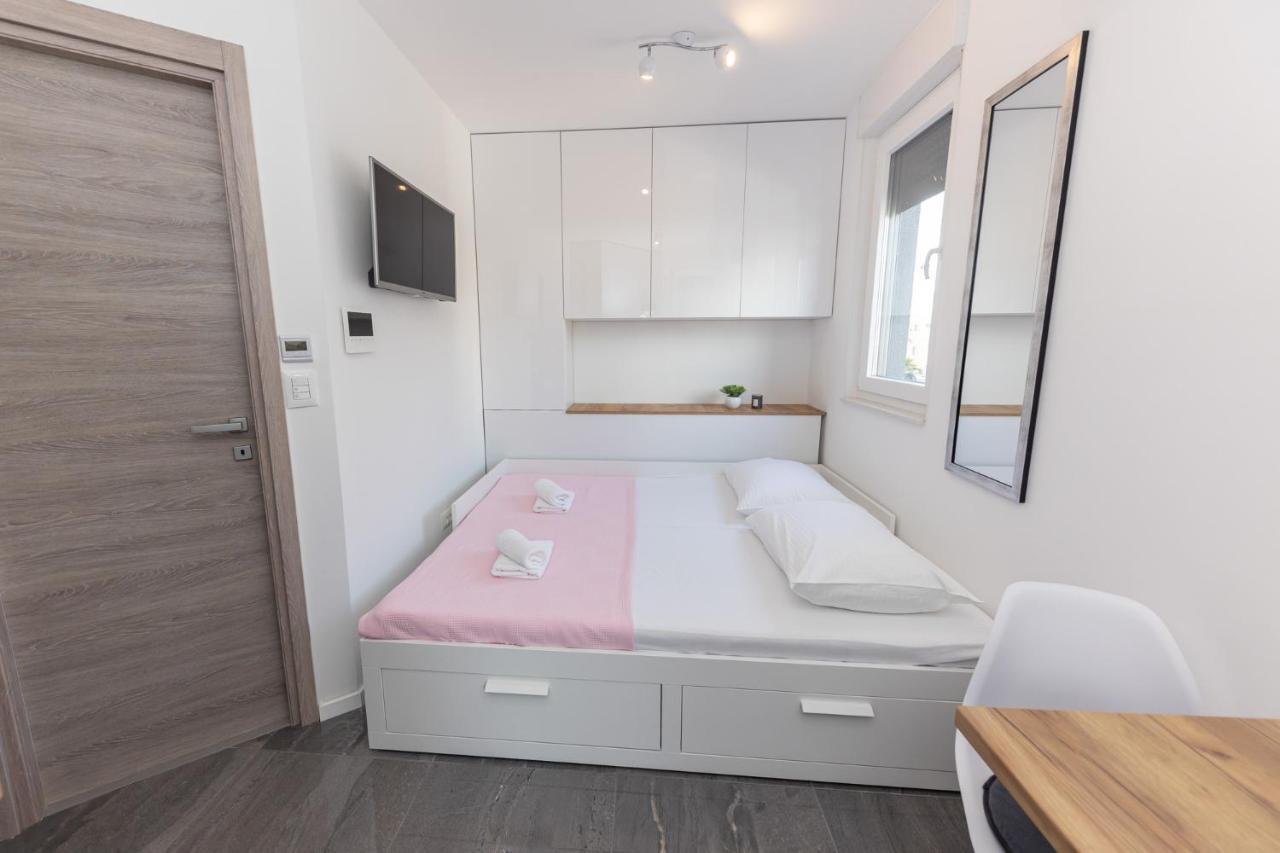 New Studio For 2, Free Private Garage Spot, Wi-Fi, 200 M From Mall Of 斯普利特 外观 照片
